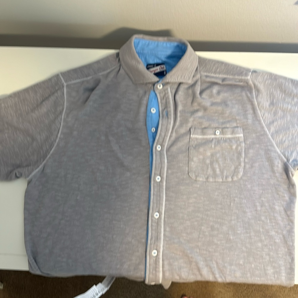 Johnnie O. Size large